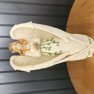Angel figurine 7 in.